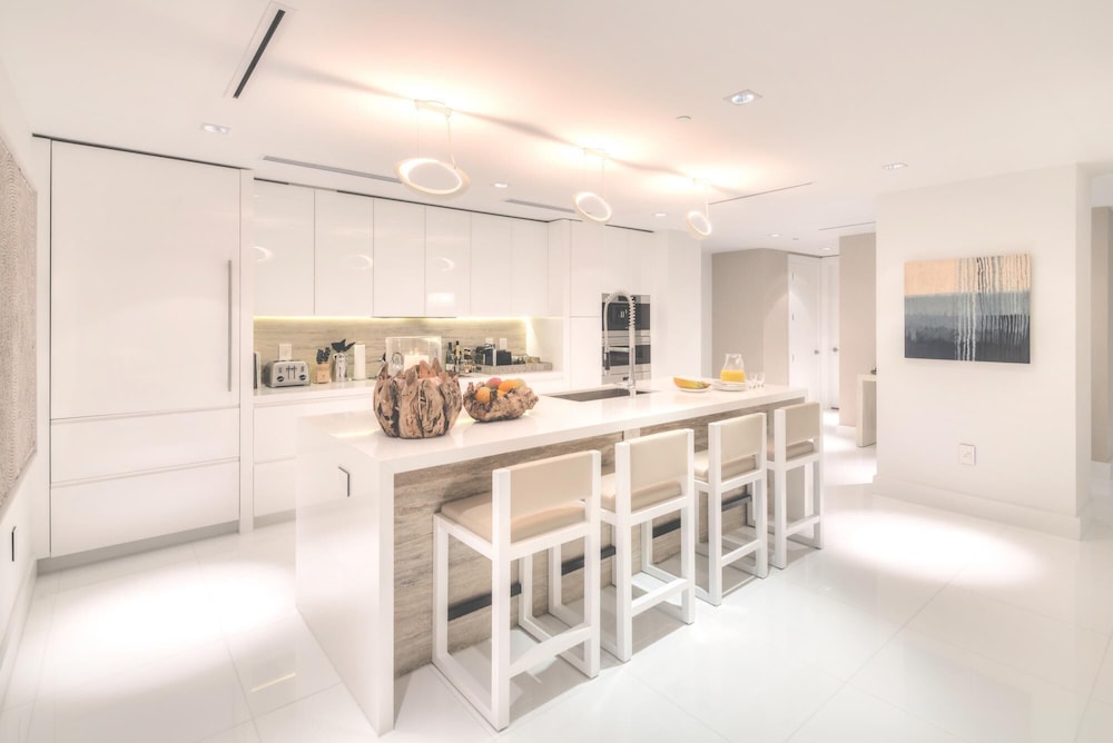 Ultra Luxe Direct Ocean Penthouse at 1 Hotel - photo 7