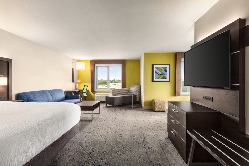 Holiday Inn Express & Suites Redding by IHG - photo 7