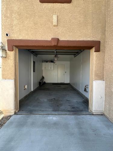 Beautiful 2 story home 20 minutes from the strip