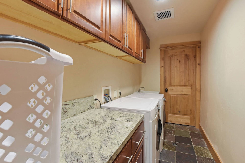 Hilltop Hideaway w Game Room & Forest Views - photo 26