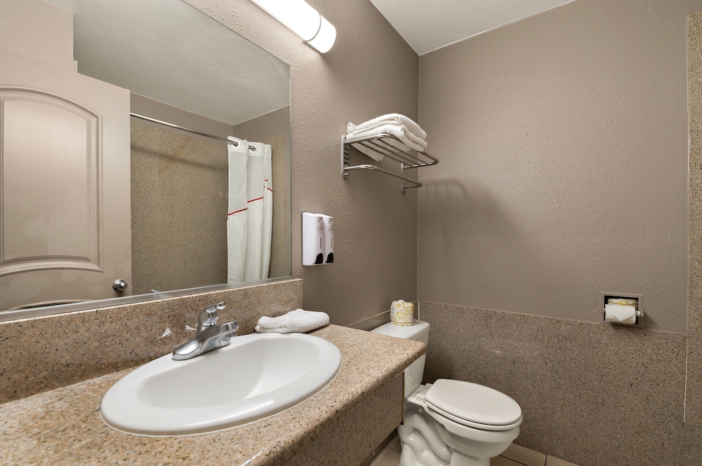 Red Roof Inn Los Angeles Bellflower - photo 18