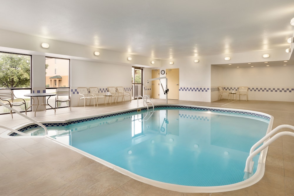 Hampton Inn Akron Fairlawn - photo 23