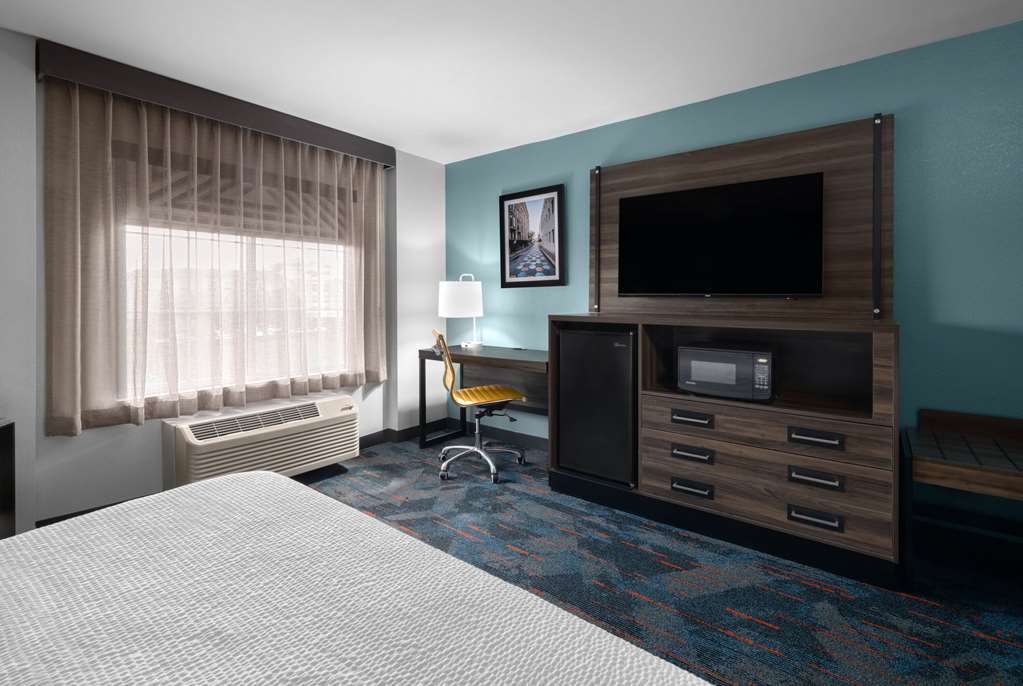 La Quinta Inn & Suites by Wyndham Greensboro NC - photo 15