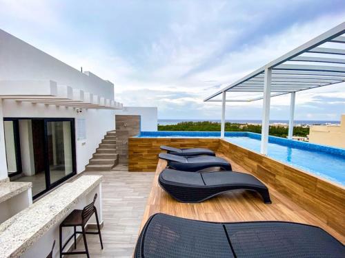 Shiny Studio on 5th Ave with Pool and Gym Steps to Beach — 4-Star Luxury Hotel in Playa Del Carmen, Mexico