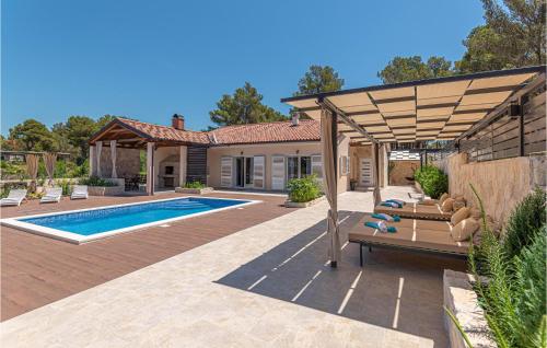 3 Bedroom Gorgeous Home In Jadrtovac — 5-Star Luxury Hotel in Sibenik, Croatia
