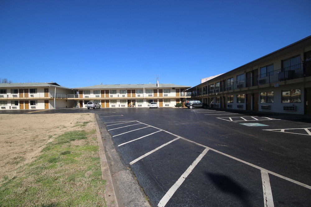 Royal Inn Charlotte Airport Hotel - photo 19