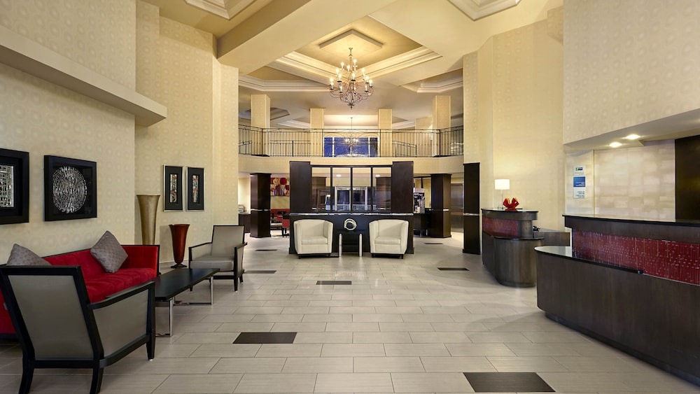 Holiday Inn Express Hotel Naples Downtown 5th Avenue - photo 3