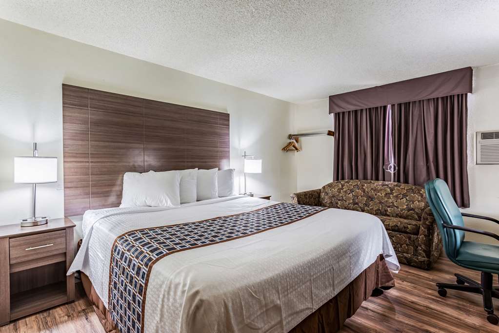 Rodeway Inn Farmington - photo 16