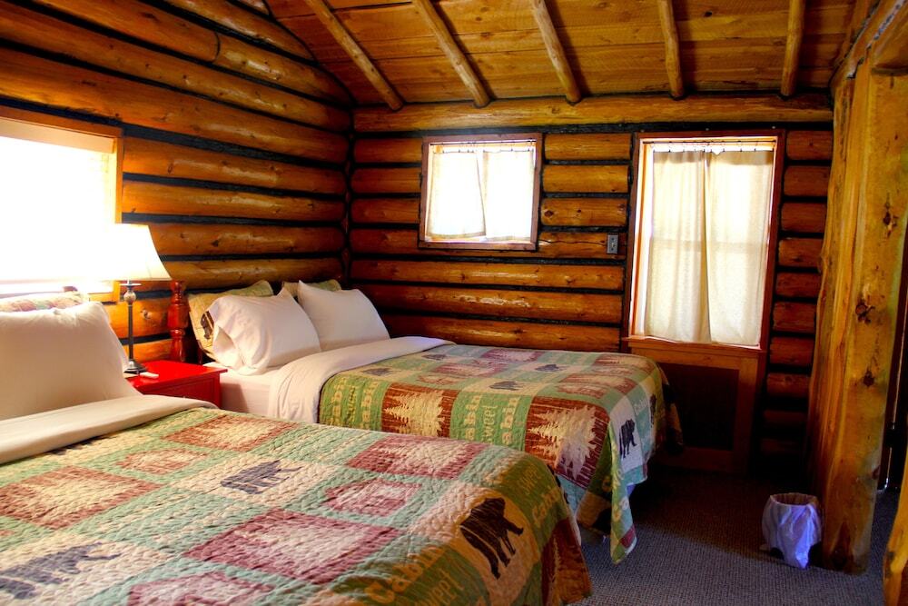 Yellowstone Hot Springs Resort - photo 7