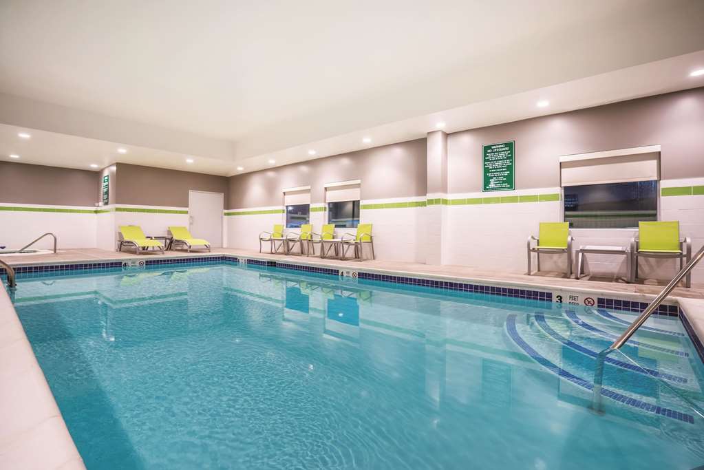 La Quinta Inn & Suites by Wyndham Clifton Park Saratoga Area - photo 7