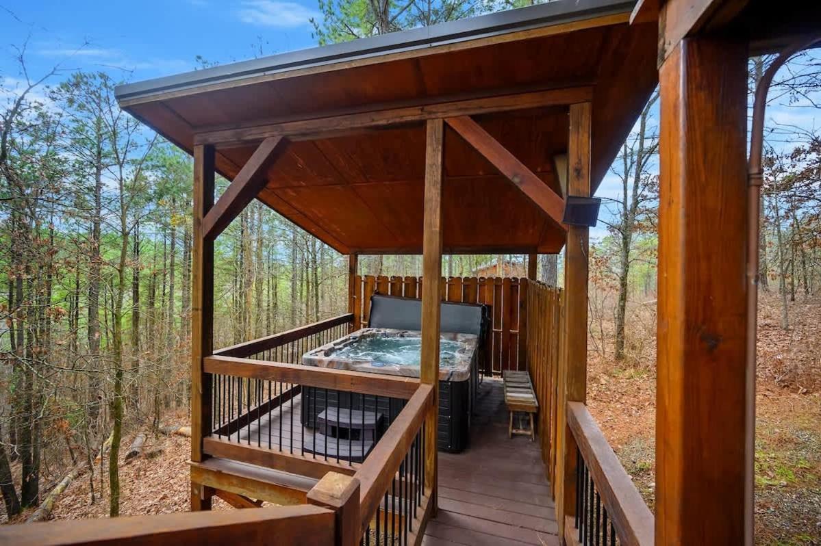Heaven Sent Sauna & Jacuzzi Mini Golf - last minute hotel in Broken Bow