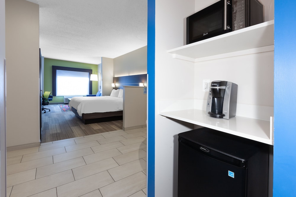 Holiday Inn Express Hotel & Suites Woodhaven by IHG - photo 24