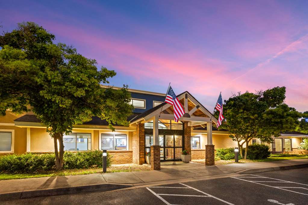 AmericInn by Wyndham North Branch - featured photo