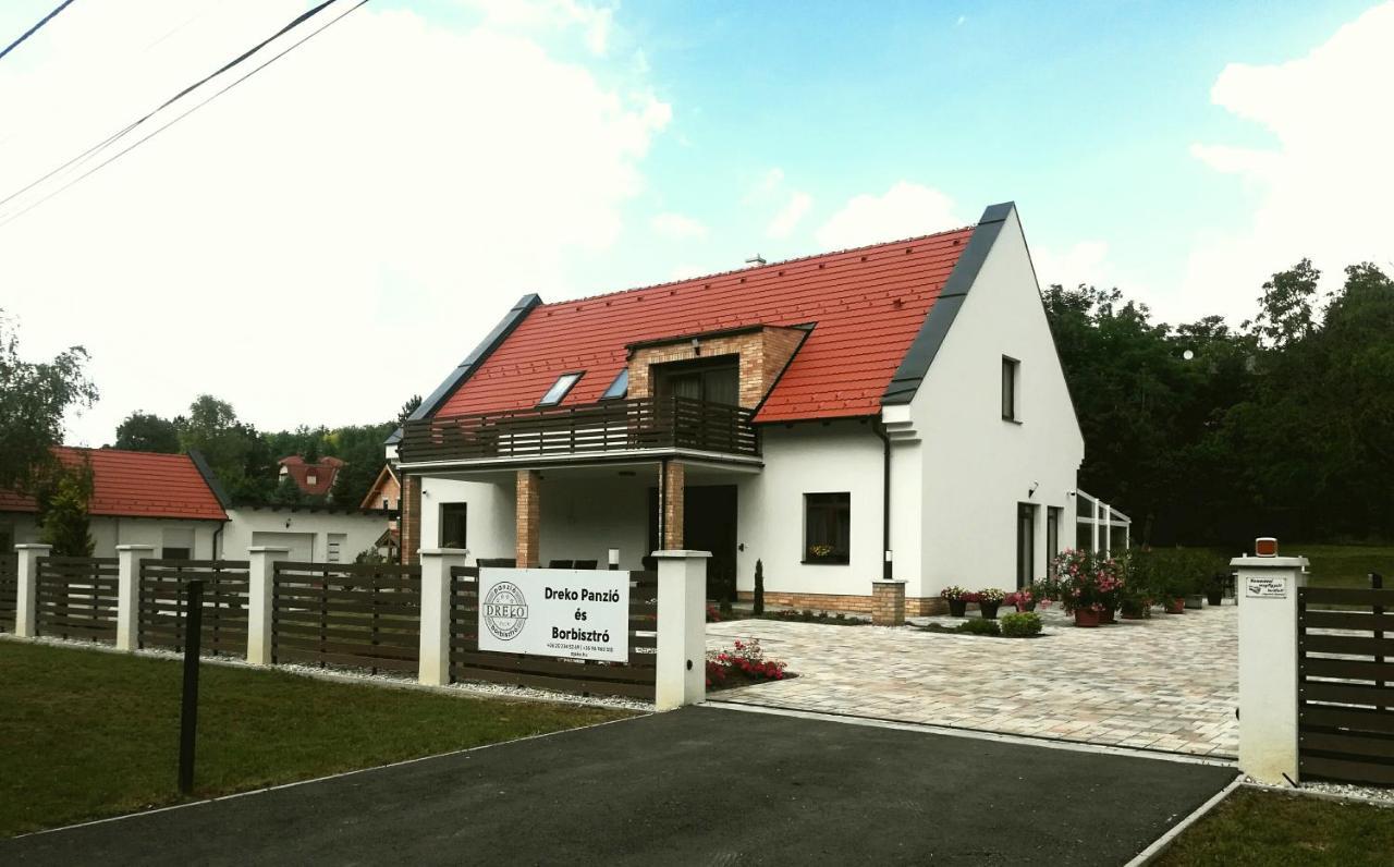 Dreko Panzio & Borbisztro — 4-Star Luxury Hotel in Gyorujbarat, Hungary