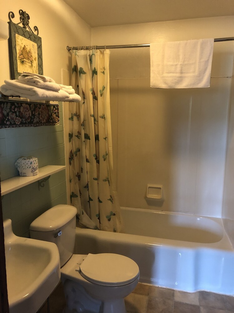 Gold Eagle Inn - photo 16