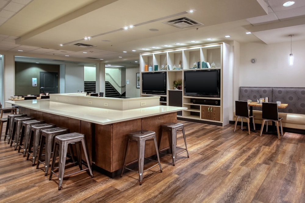 Holiday Inn Hotel & Suites Atlanta Airport North by IHG - photo 46