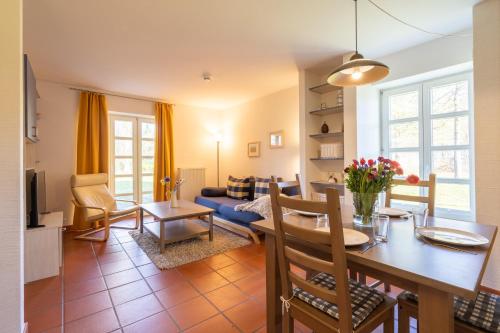 Feriendorf Rugana Komfort Appartement mit 1 Schlafzimmern und Terrasse C34 — 4-Star Luxury Hotel in Dranske, Germany