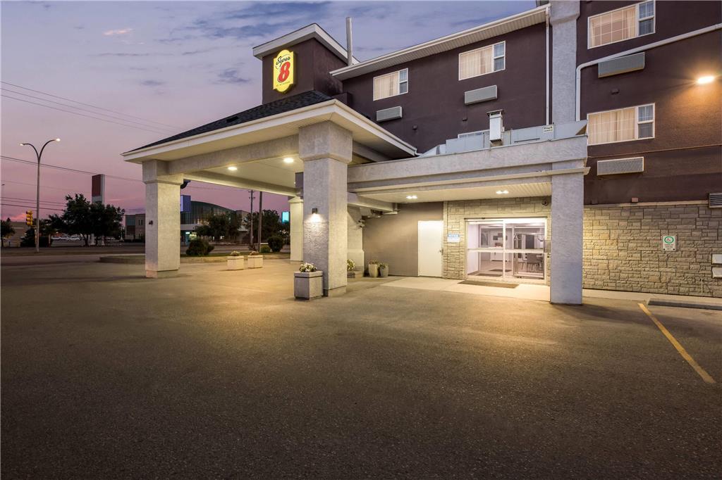 Super 8 by Wyndham Saskatoon Near Saskatoon Airport in Saskatoon, Canada