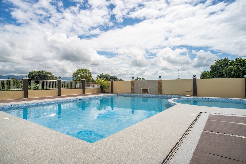 Oyo 528 Pvc Arrs Tourist Inn in Magugpo Poblacion, Philippines