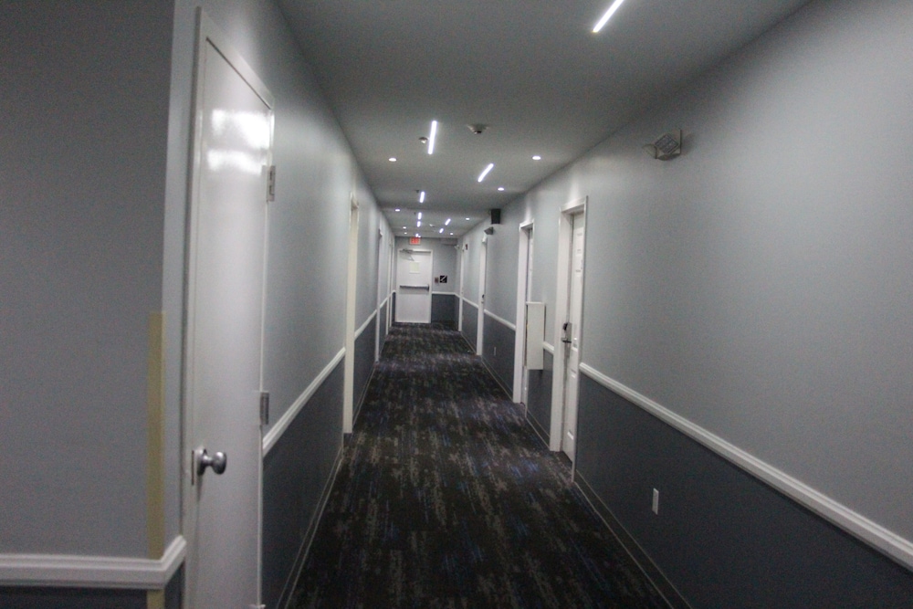 Douglas Inn And Suites - photo 26