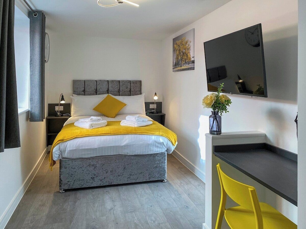 City & Station Stays at Gulland House by Pureserviced — 4-Star Luxury Hotel in Plymouth, United Kingdom
