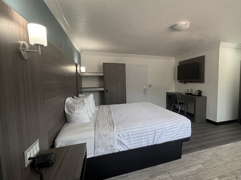 Reagan Resorts Inn - photo 13