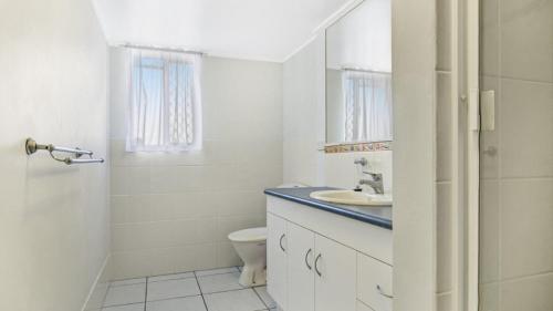 Views Pool Air Conditioning Karoonda Sands Welsby Pde Bongaree — Bongaree — photo 4