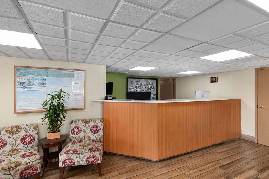 Super 8 by Wyndham Myrtle Beach Market Common Area - photo 7