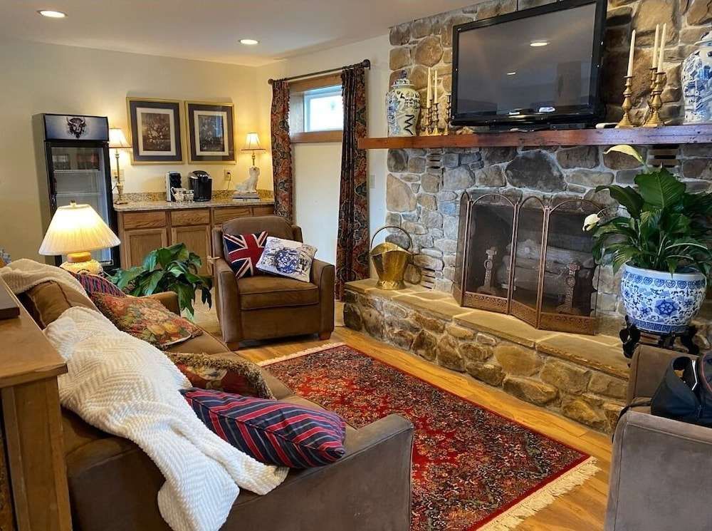 The Inn at Shady Lawn — hotel in Newland