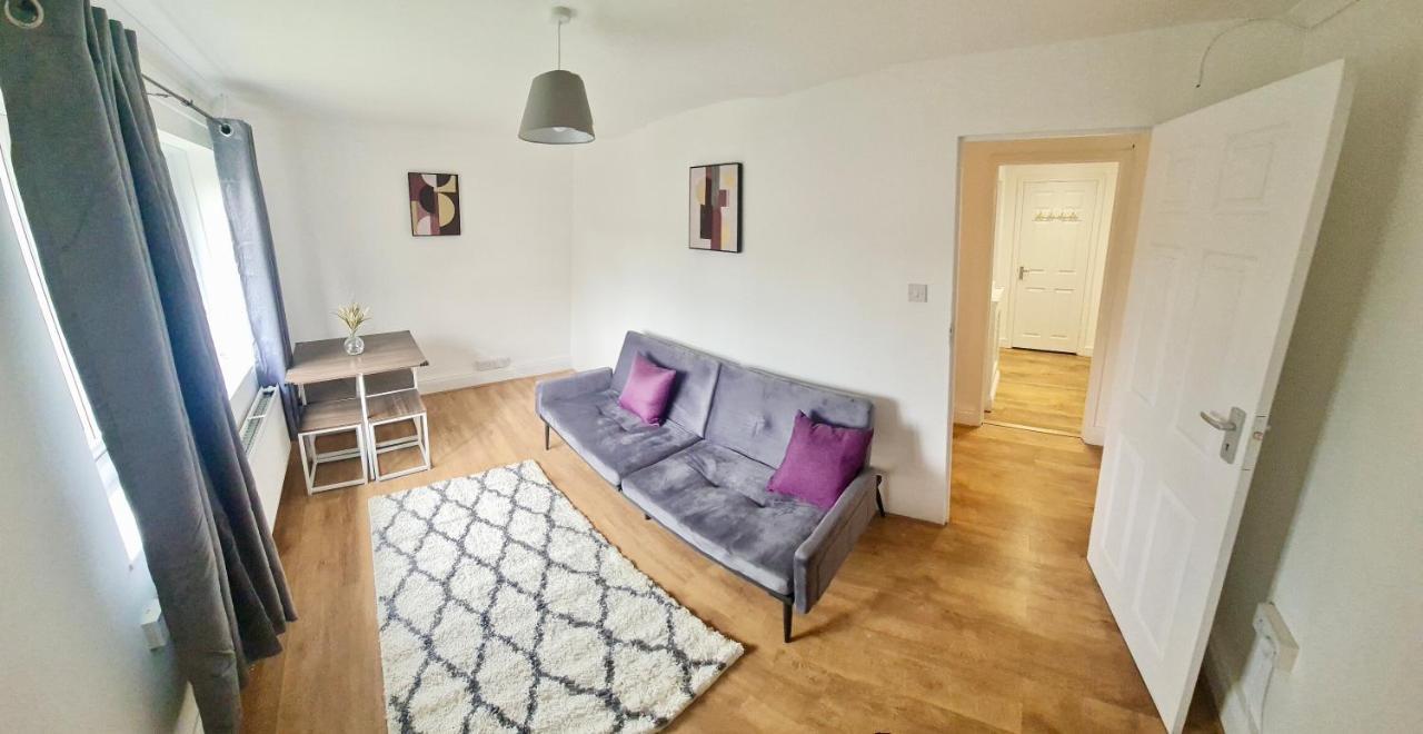 2 Bed Spacious Apartment Sleeps 4 Free Wifi Free Parking Amenities Nearby Good Transport Links Nearby Contractors And Holidays 19513497 — Harlow