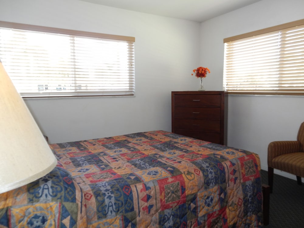 Shell Motel - photo 16