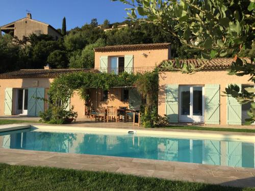 Villa la Vie Est Belle... — 4-Star Luxury Hotel in Cavalaire-Sur-Mer, France