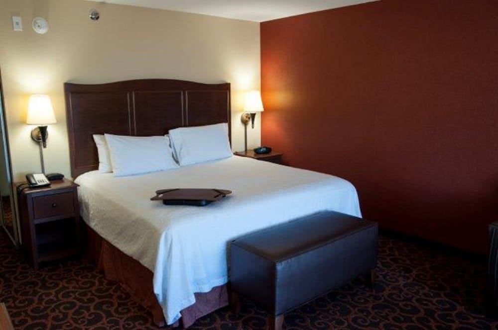 Hampton Inn & Suites Watertown - photo 13