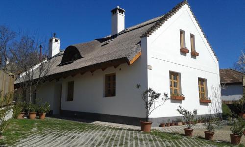Mézes Kuckó — 4-Star Luxury Hotel in Tihany, Hungary