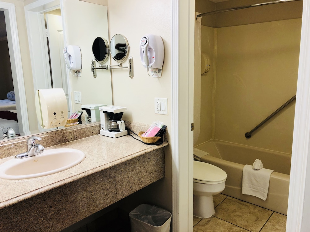 Dynasty Suites Hotel Riverside - photo 34