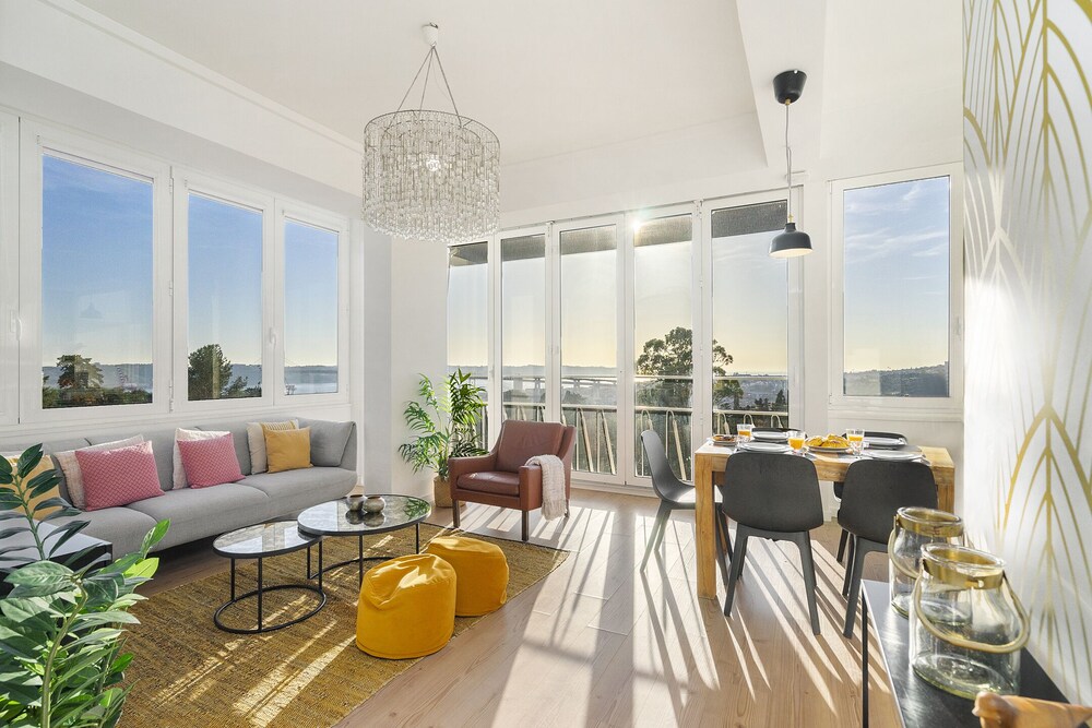 WHome 270º Panoramic View Premium Apartment — 4-Star Luxury Hotel in Lisbon, Portugal
