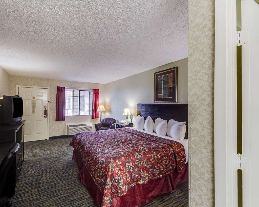 Econo Lodge Falfurrias Hwy 281 - photo 11