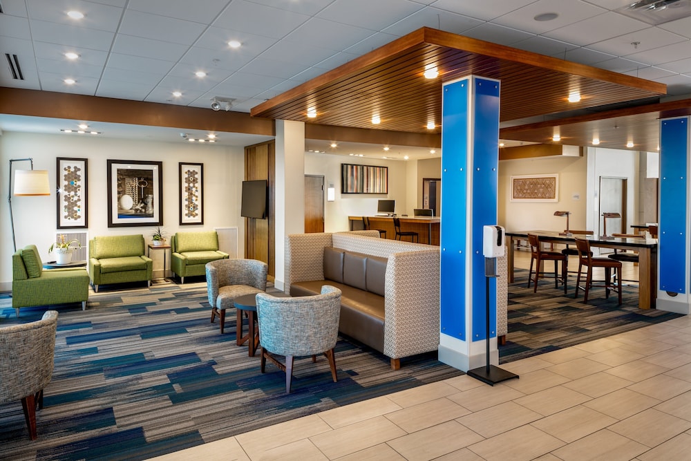 Holiday Inn Express & Suites Bend South an IHG Hotel - photo 2