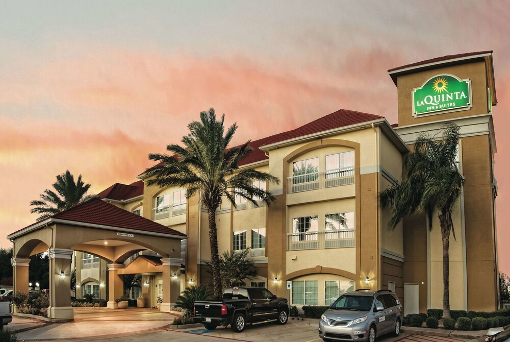 La Quinta Inn & Suites by Wyndham Houston Rosenberg - photo 2