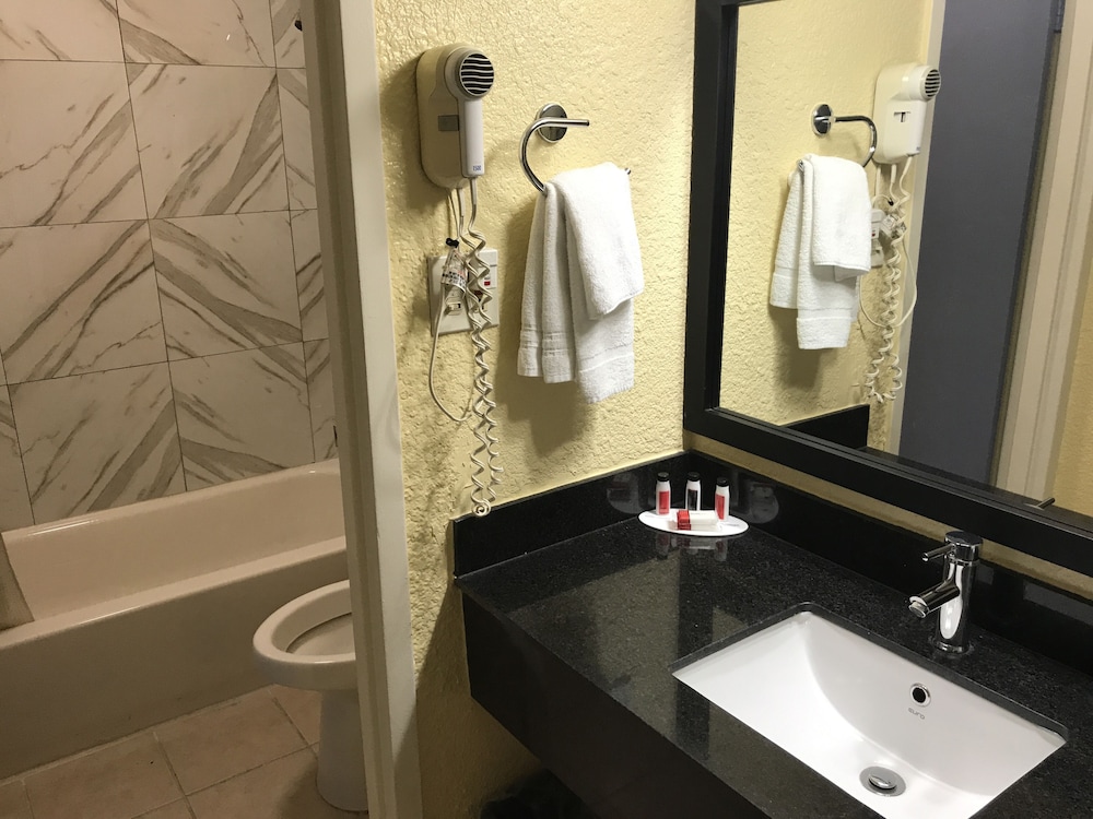Days Inn by Wyndham Salem - photo 24