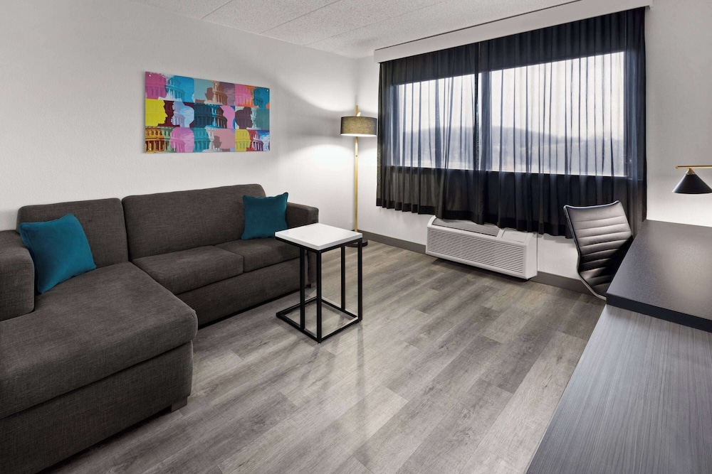 La Quinta Inn & Suites Washington DC Capital NoMA - photo 22