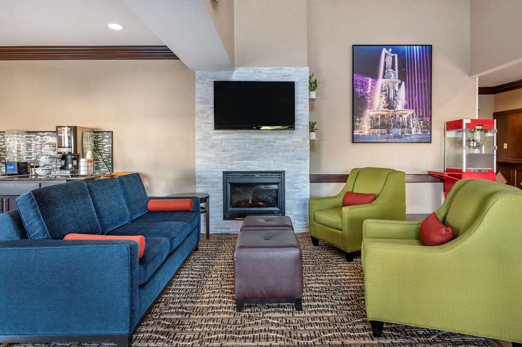 Comfort Inn & Suites Cincinnati Uptown Clifton - photo 4