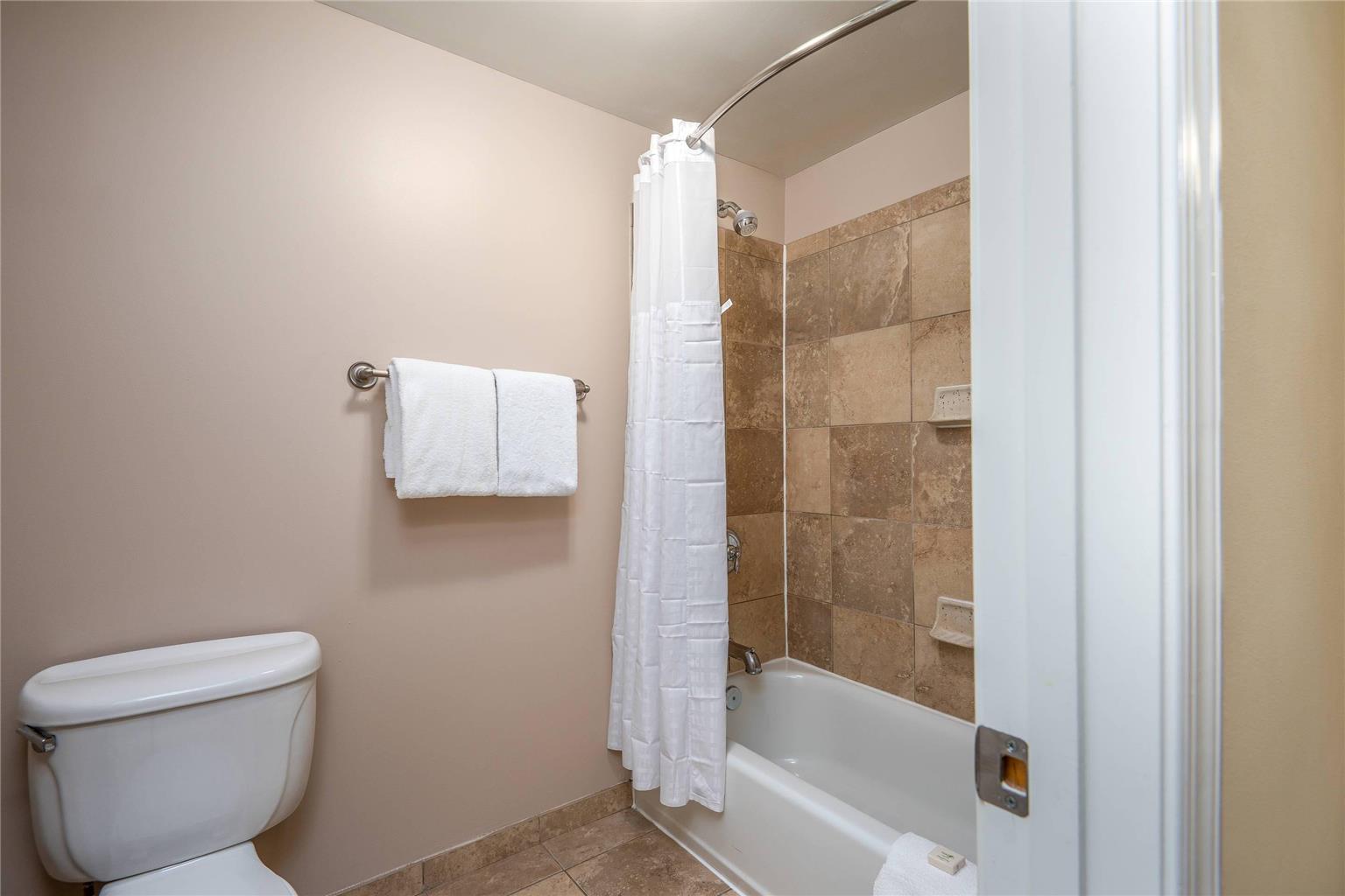 Arlington Court Suites a Clarion Collection Hotel - photo 38