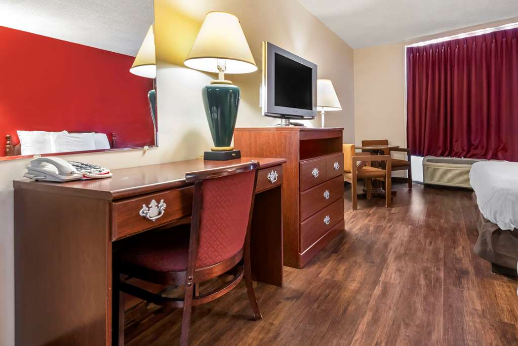 Econo Lodge Cortland Downtown - photo 20