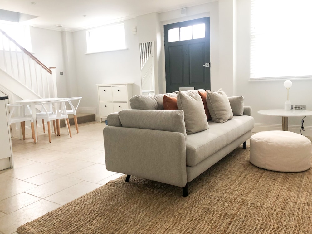 Windsor Mews by Stay Focused SA in Windsor, United Kingdom