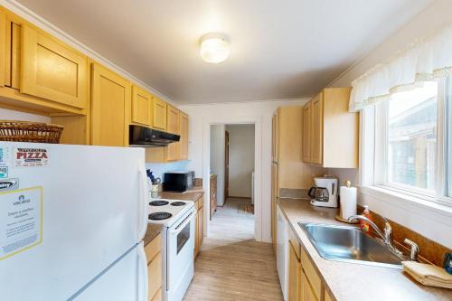 Auntie's House — 4-Star Luxury Hotel in Rockaway Beach, United States