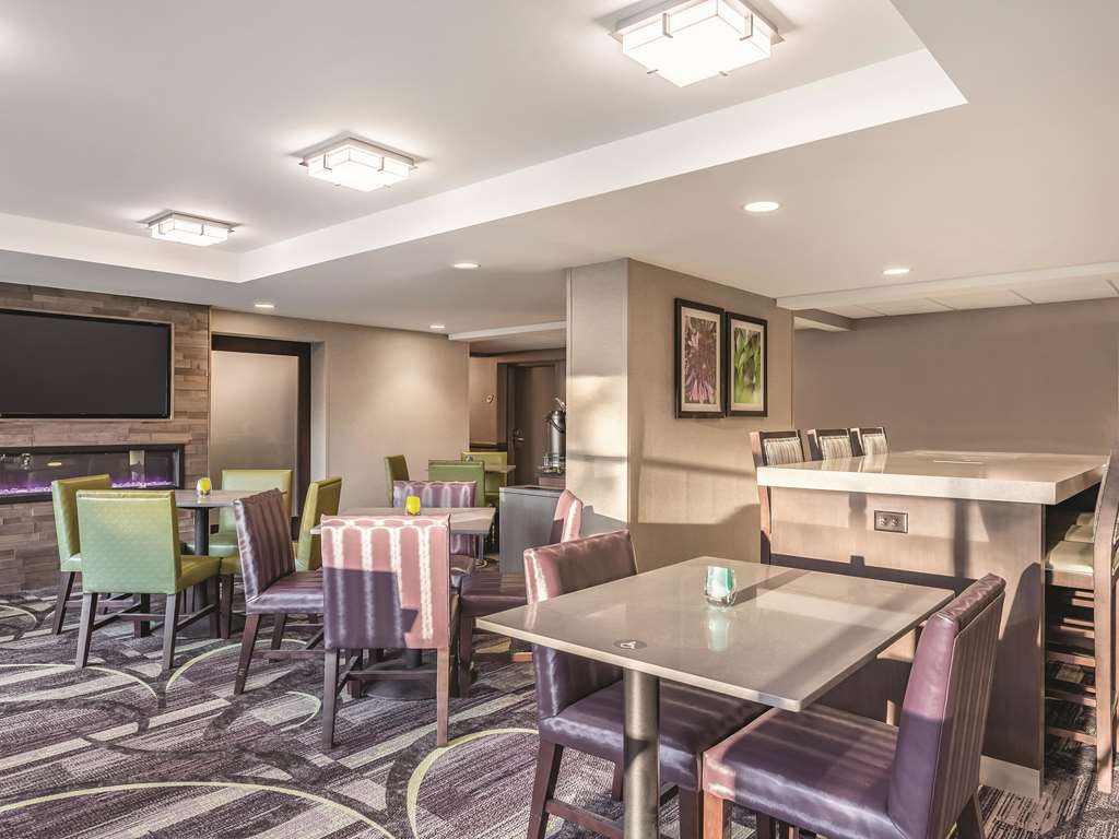 La Quinta Inn & Suites by Wyndham Columbia Fort Meade - photo 37