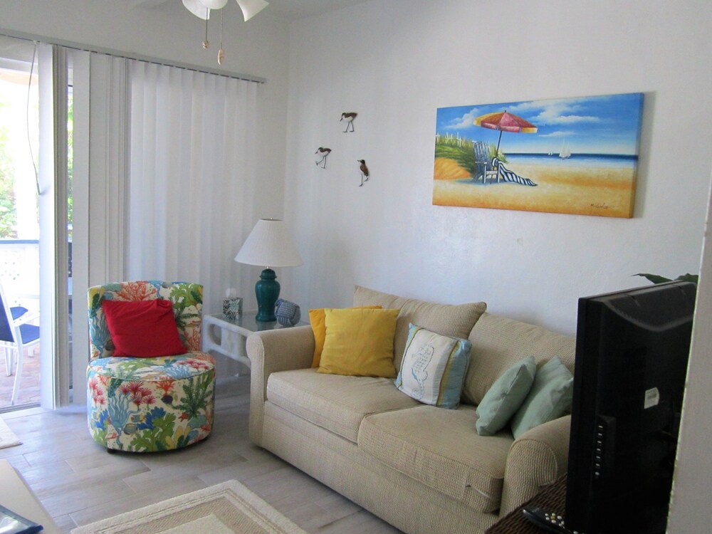 Tropical Winds Motel & Cottages - photo 43