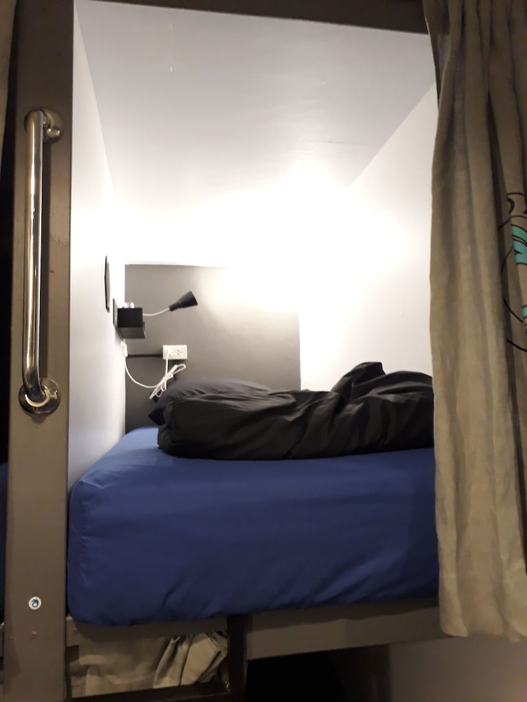 24 hr Hostel in khaosan road