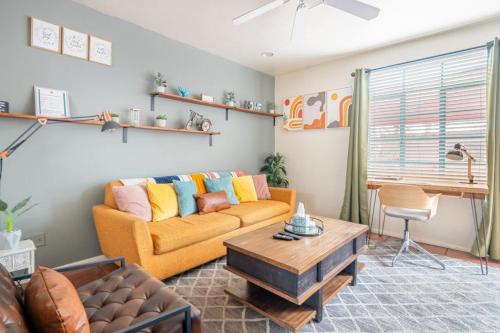 Vibrant 2BR DT Living Stylish & Serene Stay — 4-Star Luxury Hotel in Tucson, United States
